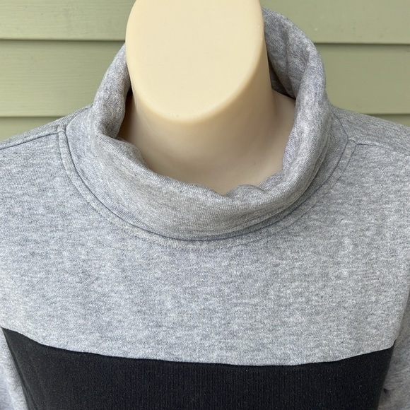 EUC Adidas turtleneck cropped sweatshirt - Picture 2 of 15